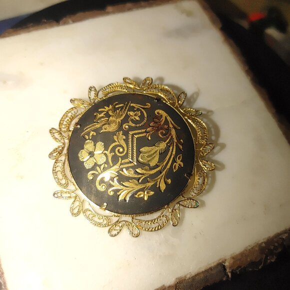Vintage Damascene Gold Brooch Pin Enamel Floral Flower Filigree Edge Bird - Picture 10 of 10